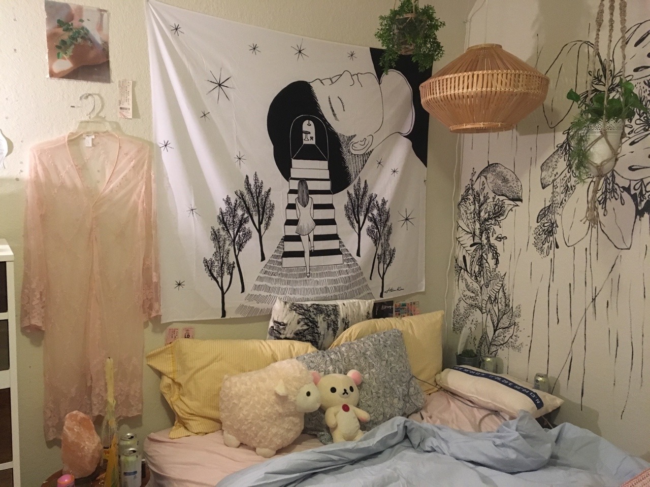 strawberry-nectar:  here’s a few good angles to my room 💧💌 i’ve been working