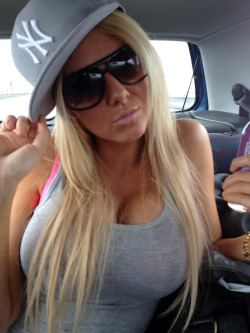 lookingformybimbo:  Thug bimbo.