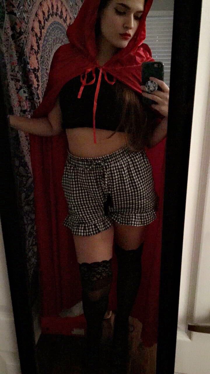 Red riding hoe little Little Red