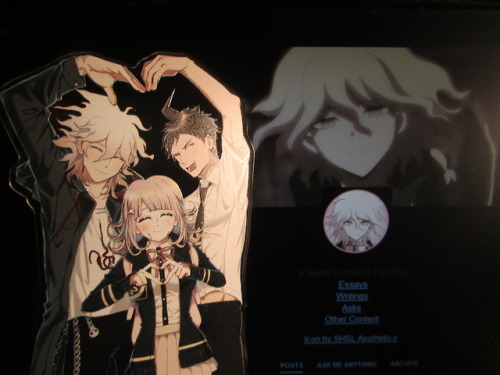 dailyservingofhope:Check out this acrylic stand I just bought! The photos simply don’t do it justice