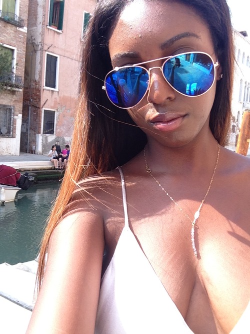 allthingsblackwomen:  Augustine Sims Venice, italy ig: _simms  http://augustinesims.tumblr.com/