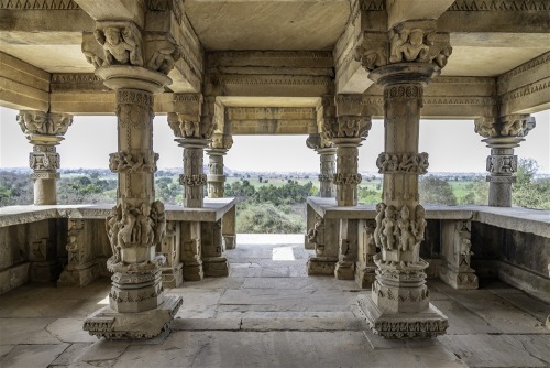 Bateshwar, Vishnu Temple, Madhya Pardesh, photos by Kevin Standage, more at https://kevinstandagepho