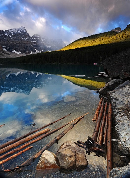 themountainsare:  Moraine Lakeside by Alvin Brown 