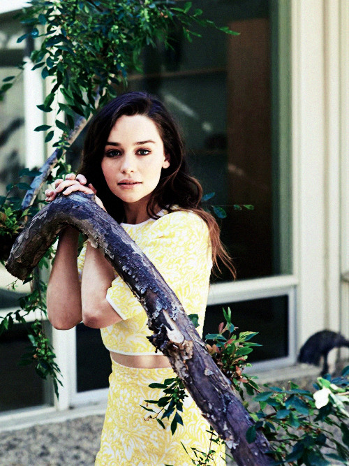 gameofthronesdaily: I long for the countryside. That’s where I get my calm and tranquillity - 