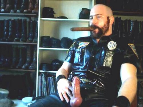 dutch1961:Boots. Cock. Big Stogie. Beard. Leather. #daddy
