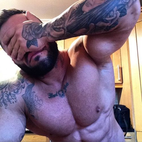 Sexy muscle guys