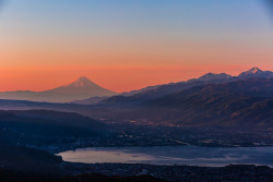 photos-worth:  Mt.Fuji &amp; Lake Suwa, by tatsuoyamaguchi   