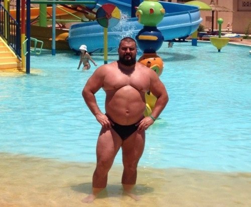 dagoodbro:  This speedo look really tiny on him, nice