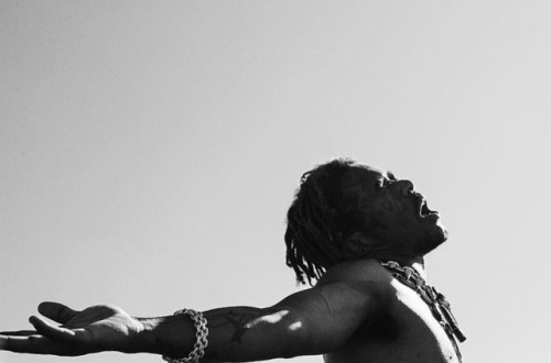 drugsyoushouldtravi: uzi