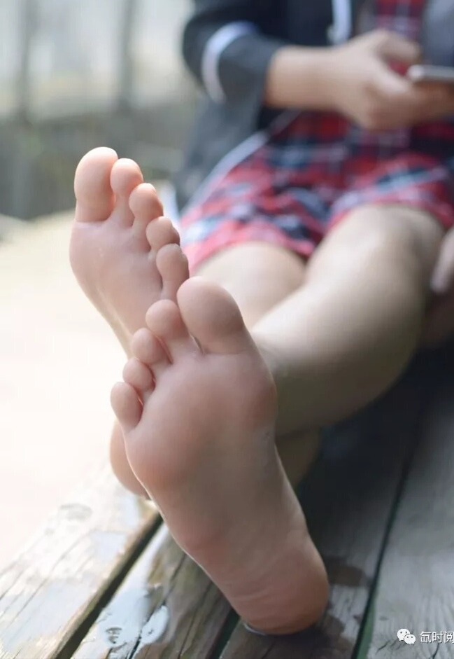 Asian girls' sexy feet