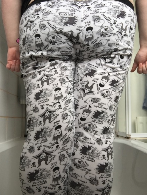 peelovinggirl:  So I only just managed to run upstairs and jump in the shower tub before completely soaking my pjs. I was so so desperate it was unreal. Oops 