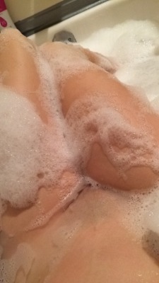 bello-e-nudo:  Bath time 😏 #college #bathtime #naked #boobs #pussy #bubbles #wet #fuckme #horny