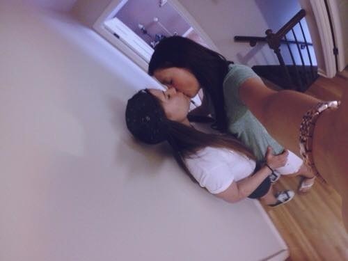 XXX lipstick-lesbian:  ♀♡♀ photo