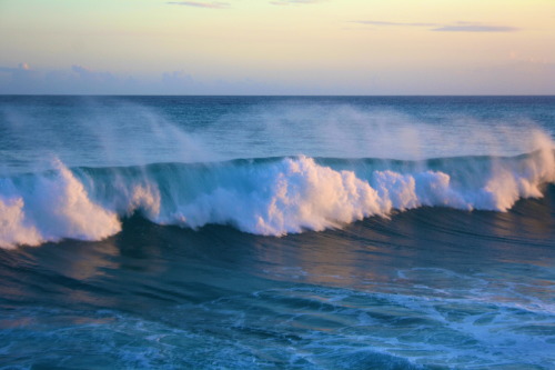 itsaonetimething:  starting the spam get stoked china walls, oahu