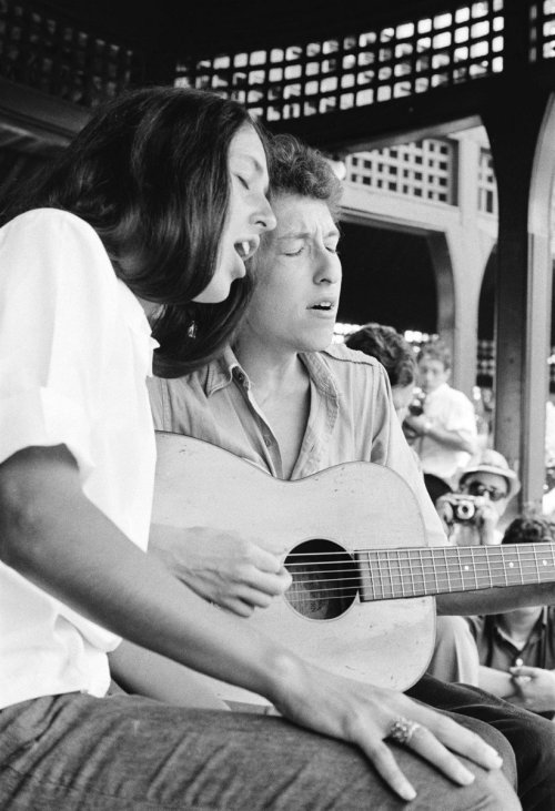 bobdylan-n-jonimitchell:Joan Baez &amp; Bob Dylan, Newport Folk Festival, July 26, 1963 © R