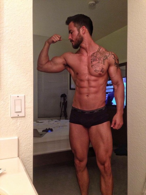 straightdudesexting:Straight hunk Sean Sarantos
