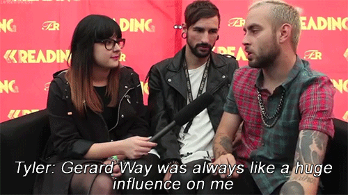 langdonhouse:  Tyler talking about MCR ft his pony tail (x)