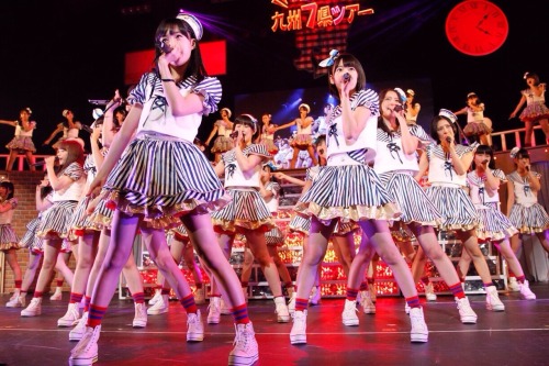 好きな衣装シリーズ！ HKT48の九州ツアーやSSA単独コンサートで着用したセーラー衣装です。 モーニング娘。のザ☆ピース！のカバーから始まるというセットリストだったため、 衣装もザ☆ピース！の元の衣