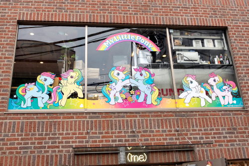 tokyo-fashion:The new My Little Pony pancake cafe in Harajuku. Produced by Sunday Jam.The MY Lit