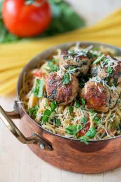 do-not-touch-my-food:  Spinach &amp; Turkey Meatball Pasta