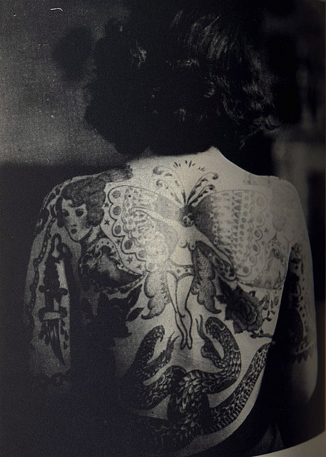 thinkingimages:  Tattooed Woman in the early 1900s