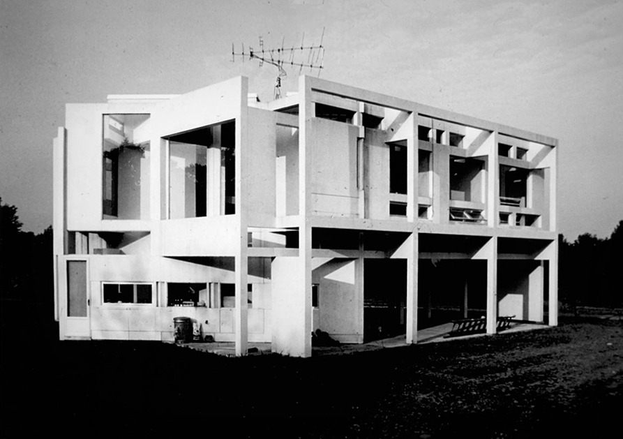 403. Peter Eisenman /// House III (Miller House)...