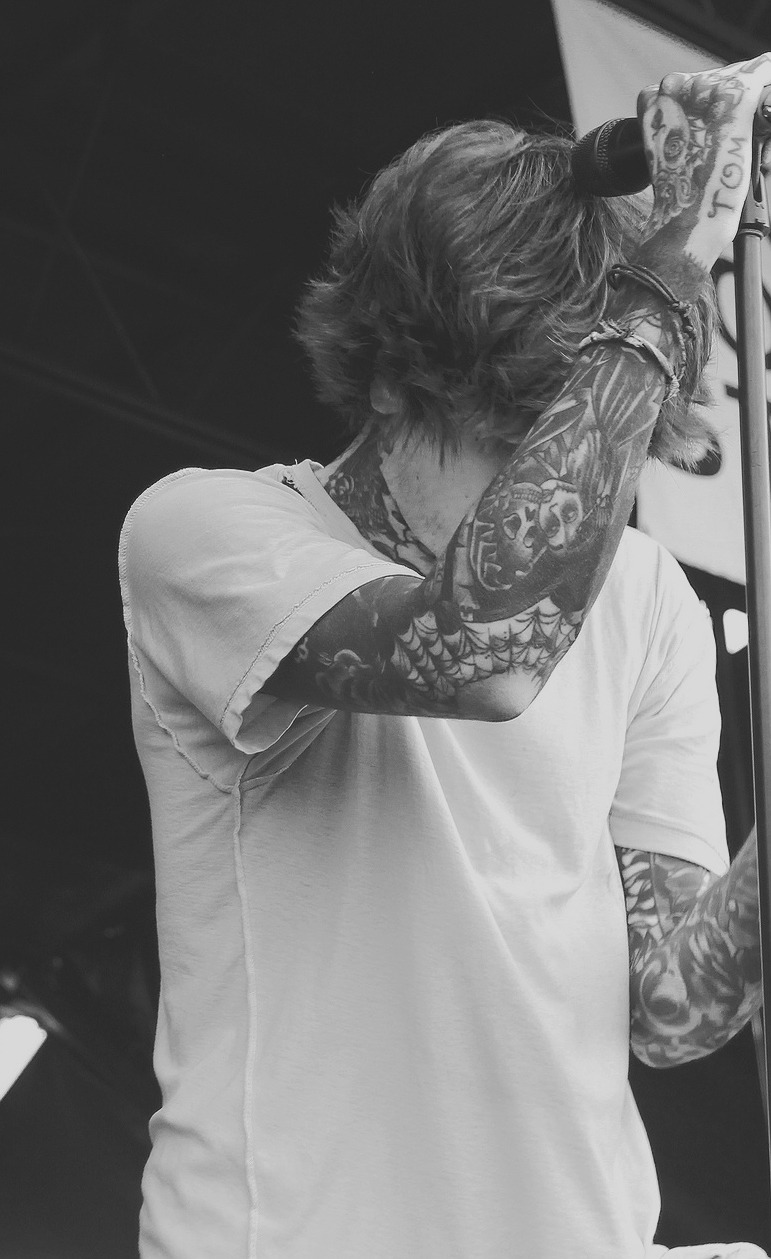 gengxr:  Oliver sykes; Photographed by Karina Cordova {Edit by me.} Please Do not