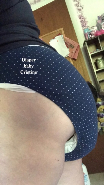 diaperbabycristine: Night bedtime diaper vs morning wet and messy diaper.  Leaked sometime this morn