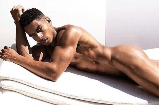 naked-bum-in-the-sun:  
