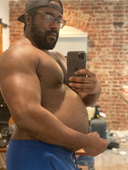 lifteatgrowrepeat:who likes their men thick? 🖐http://patreon.com/youngmusclebear