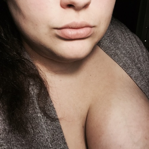 bbwcharlierebel:  Night Time Netflix and Chill… With Myself.  Damn @bbwcharlierebel can so get it netflix or not