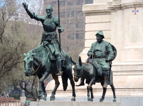 Escultura, Don Quijote y Sancho Panza, Plaza de España, Madrid, 2016.This rather charming life-size 