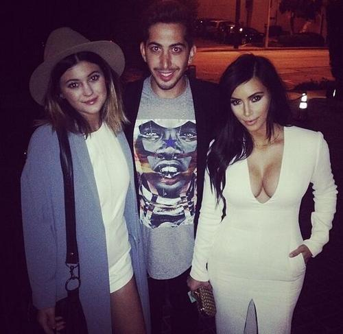 XXX jenner-news:  04.10.14: Kylie and Kim with photo