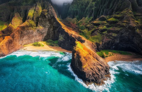 wave-dancer:earth-land:Na Pali Coast, Kauai - HawaiiKauai’s famous coastline is truly majestic, feat