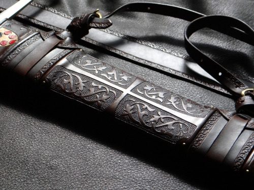 My latest, for your viewing pleasure. A scabbard for the Albion Brescia Spadona. Feel free to share,