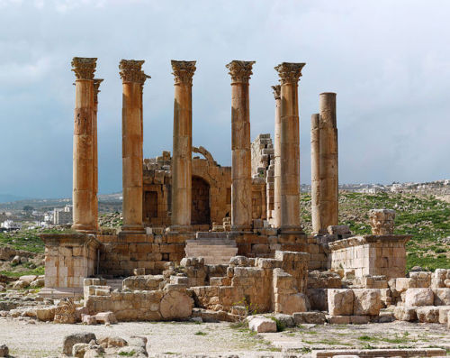 historyfilia:Roman temple of Artemis in Jerash, Jordan 