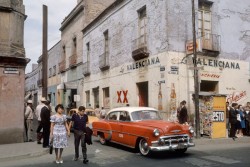 lostfunzones:  Fred Herzog - A Scene in Mexico City 1963