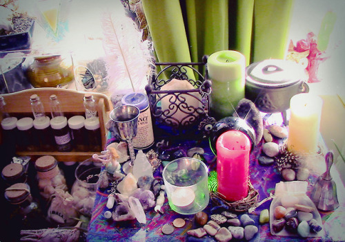 theblessedbee: ✨ Make Magick Everyday ✨   chαrgє чσur crчstαls  prαctí