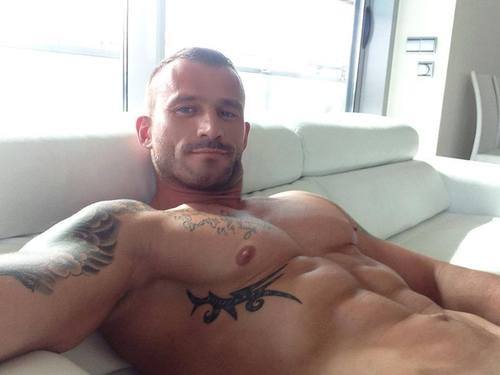 hyper-masculine:  HYPER-MASCULINE ♂ ► http://hyper-masculine.tumblr.com/ ◄ 