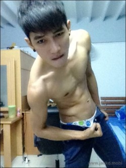 jongjongs2:  jackdasians:  Follow http://jackdasians.tumblr.com/ for more Asian guys!  성격 쎄보인다