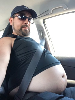 lardgerthanlife:LivingLardge is creating videos, photos of himself wrecking his waistline.