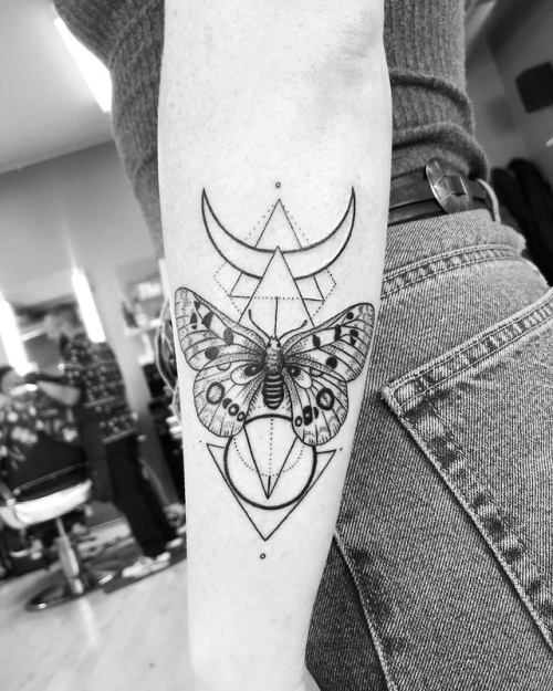 Butterfly and geometry IG: @mayflowerink 