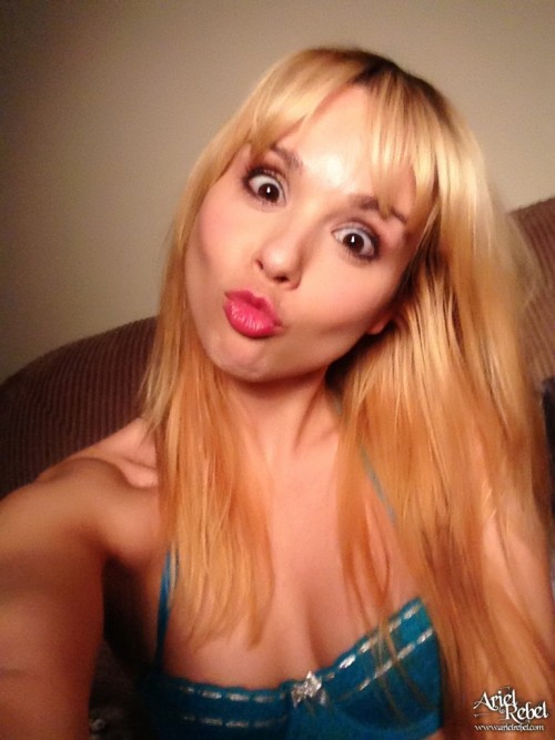 Little randomness for all of you who are missing the blonde Rebel already…