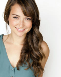 javiluxo:  Milana Vayntrub vista aquí (x)