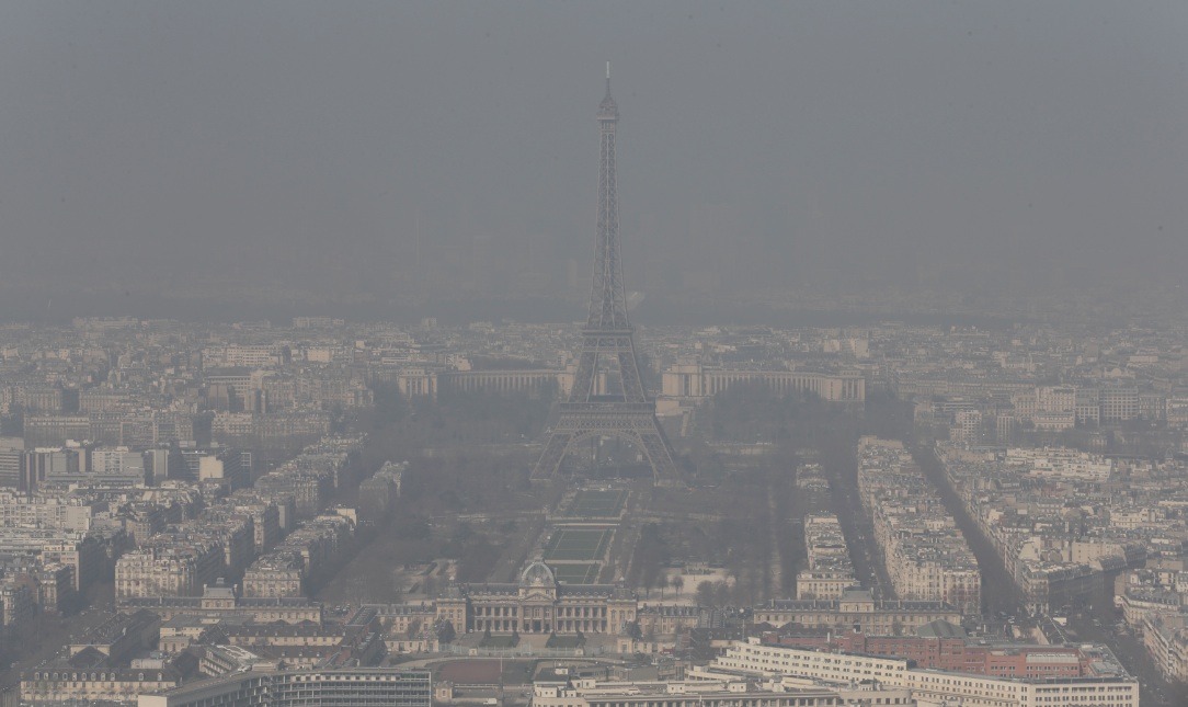 thisiscitylab:   After a week of sunny days and cold nights, much of France’s air