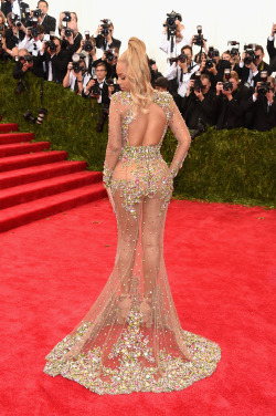 celebritiesofcolor:   Beyonce attends the ‘China: Through The Looking Glass’ Costume Institute Benefit Gala at the Metropolitan Museum of Art on May 4, 2015 in New York City.