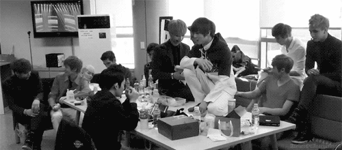 atelierofaestheticism:  TEEN TOP SHAKE! (대기실 Ver.) 2 - Feat. VIXX  