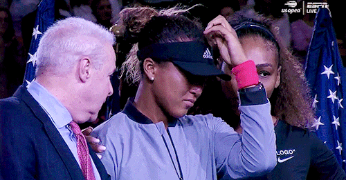 angiekerber: Serena Williams comforting Naomi Osaka when the crowd started booing during the trophy 