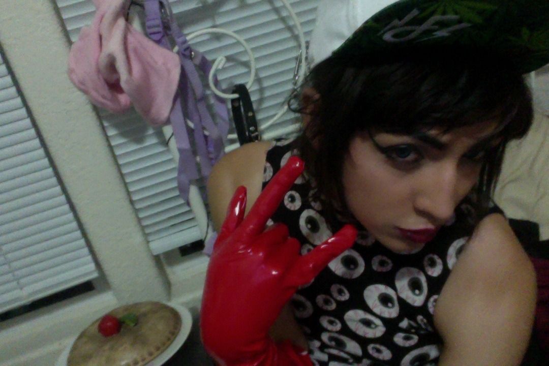 meatpixie:  being silly and tryna how Marilyn Manson-esque I can be while maintaining