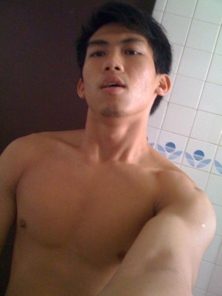 acew-sg:   mantop1069:  新加坡濃眉粗獷男  Jonathan Alexander Lin 